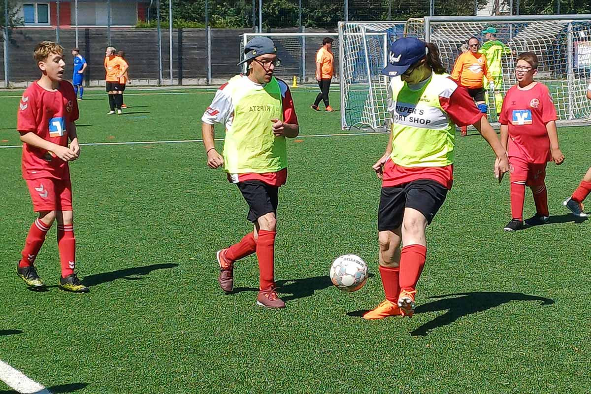 Freundschaftliches Fußballspiel zwischen Ibbenbürener Kickers und Gegnern.