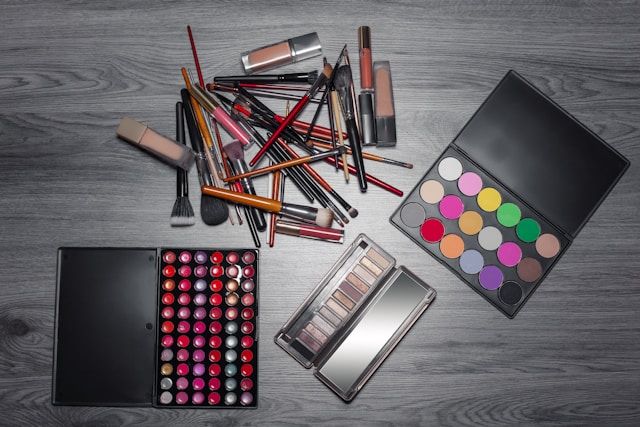 Image of a makeup kit