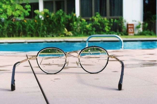 Guarda la piscina attraverso due prospettive molto diverse